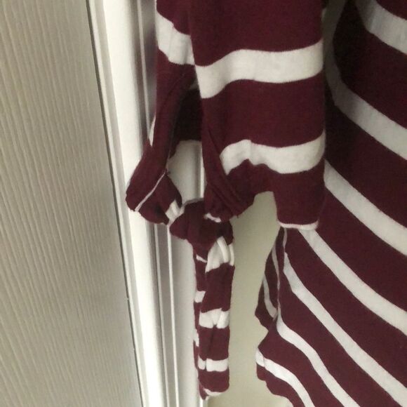 — Old Navy — Striped Shirt Burgundy & White Small - Picture 2 of 5